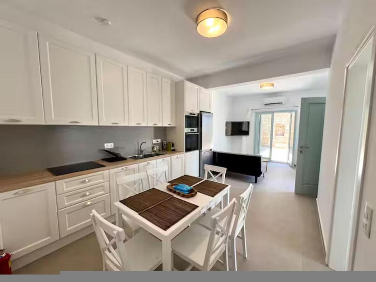 House Theasis kitchen and dining area