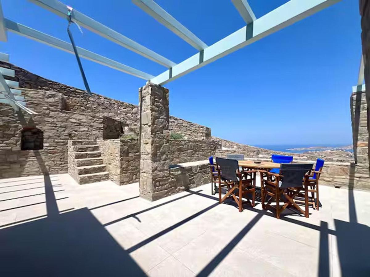 House Theasis landscape setting